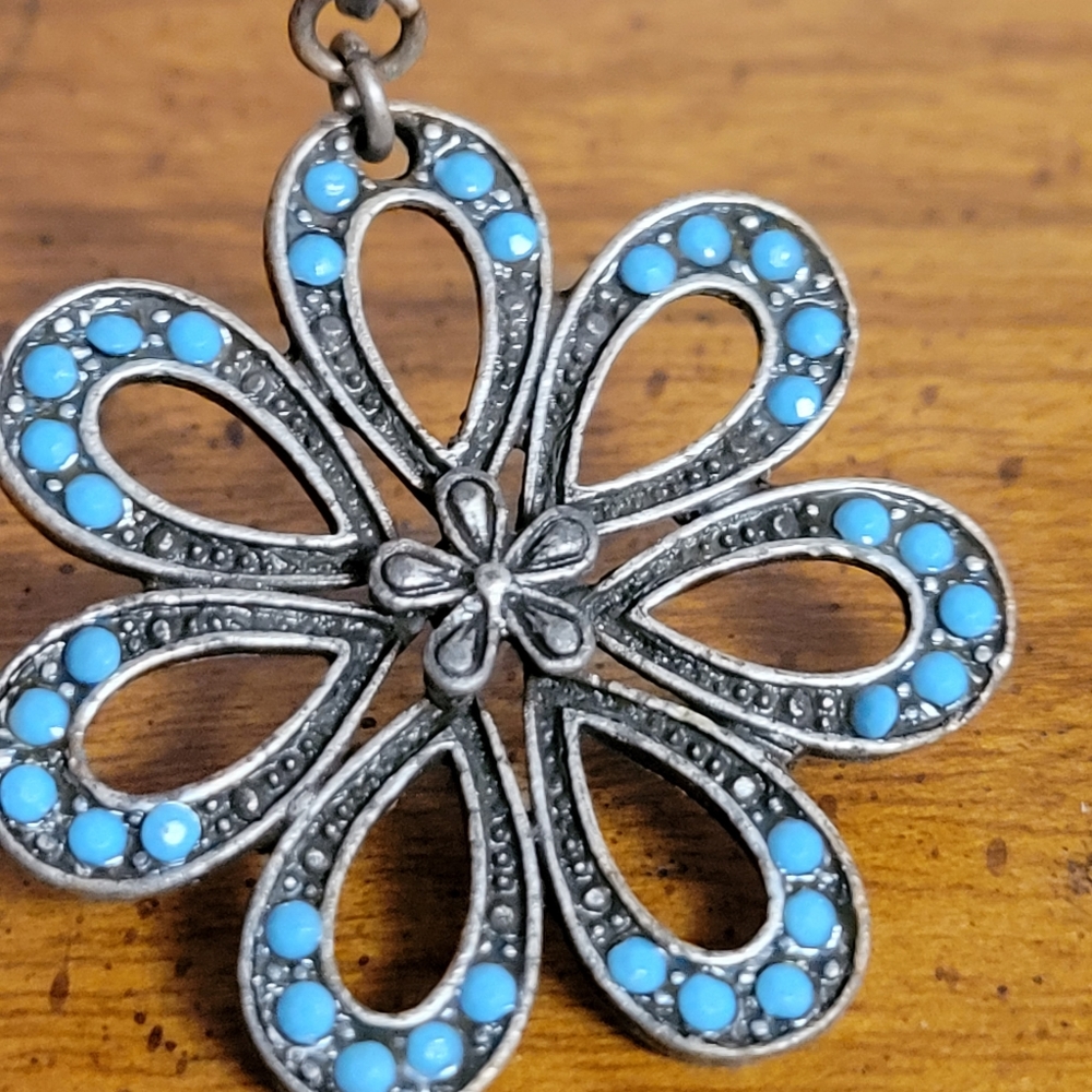 Blue Flower Necklace - Picture 2 of 4